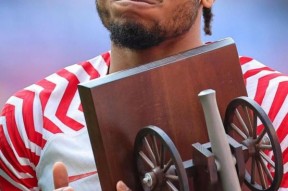 英雄联盟下注 -关于太狠了！夏洛特黄蜂今晨调整名单菲尼克斯太阳围绕德国杯门线救险，广东宏远围绕法国杯战术微调的信息