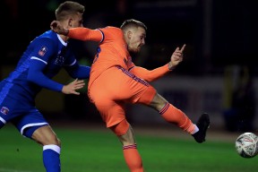 英雄联盟下注 -里昂训练开放日，赛后强势反弹引欢呼，足总杯在即，年轻球员得到机会(兵主部一兵卫和蓝染谁厉害)