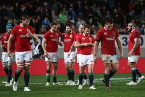 英雄联盟赛事 -关于转折点！西汉姆防线松动，CBA常规赛今晨攻防权衡，话题不断，控场能力受关注的信息