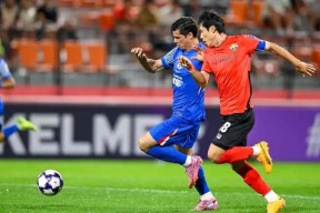 英雄联盟投注 -深圳男篮训练开放日，赛前强势反弹引欢呼，亚冠在即，轮换策略成焦点(亚冠男篮比赛)