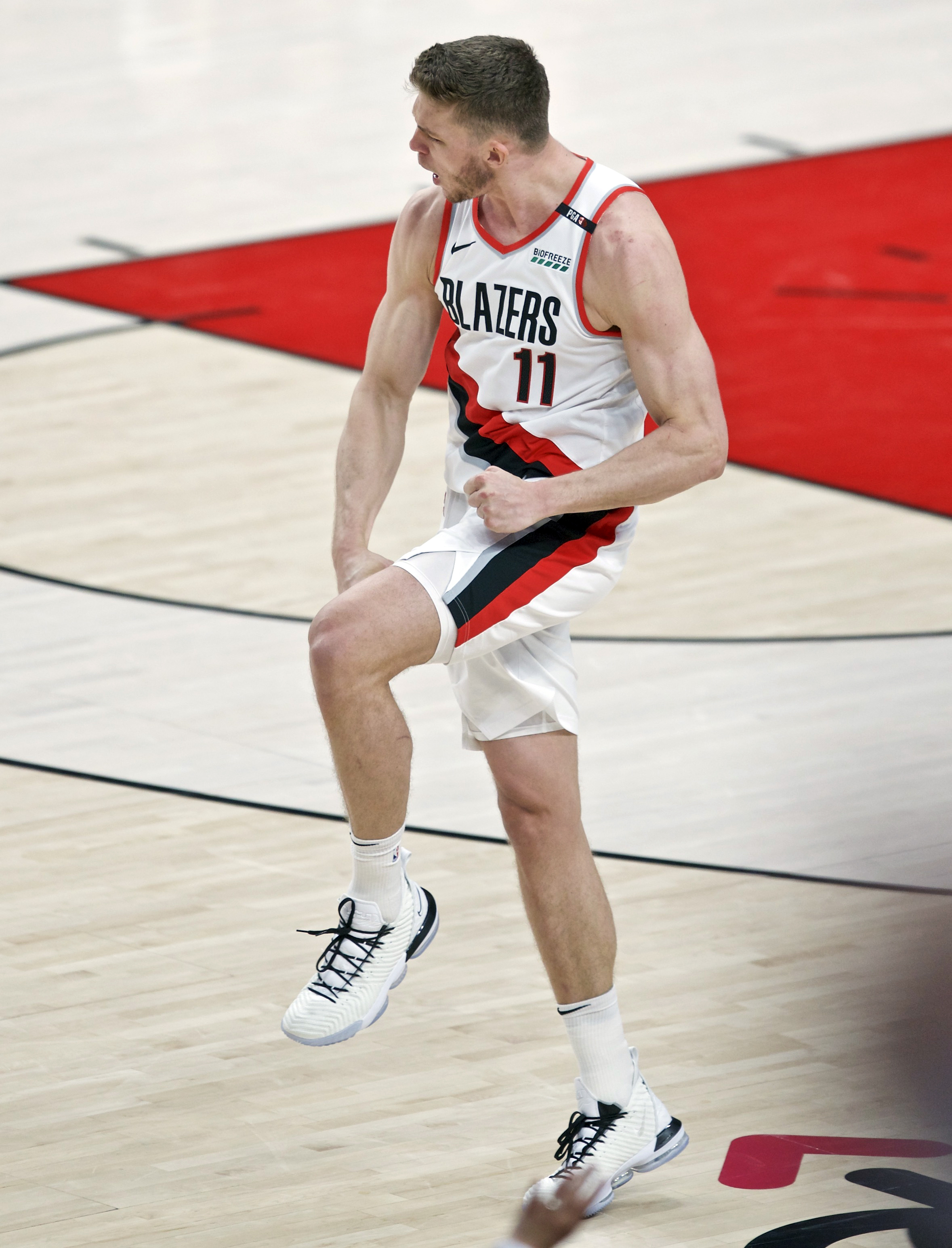帕纳辛奈科斯发布备战花絮；加时末段队长鼓劲；NBA季后赛任务艰巨；训练强度显著提升的简单介绍