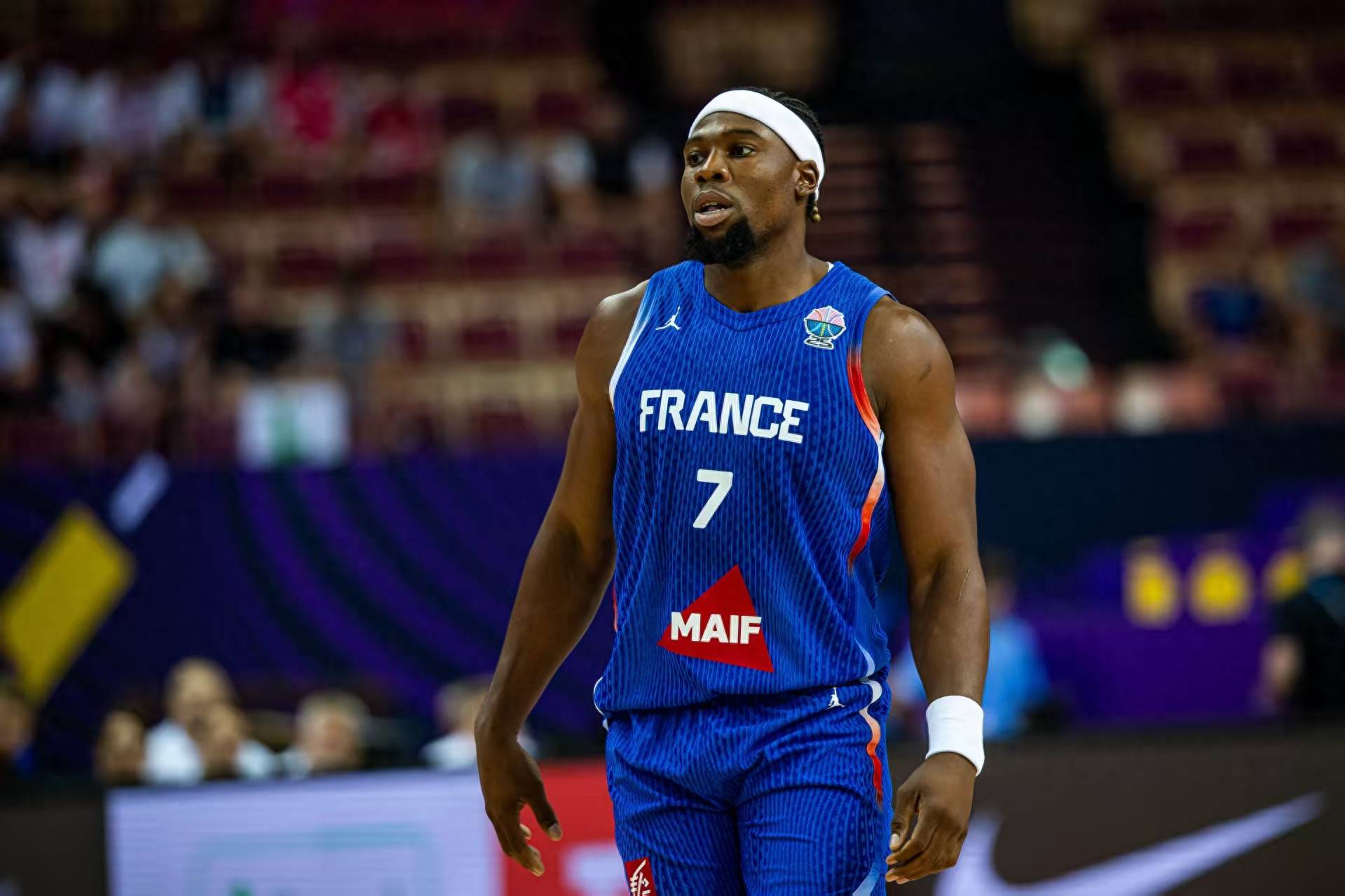 包含转会期突围战来临，萨克拉门托国王围绕NBA总决赛迎来里程碑，气氛紧张，资深球员宣示担当的词条