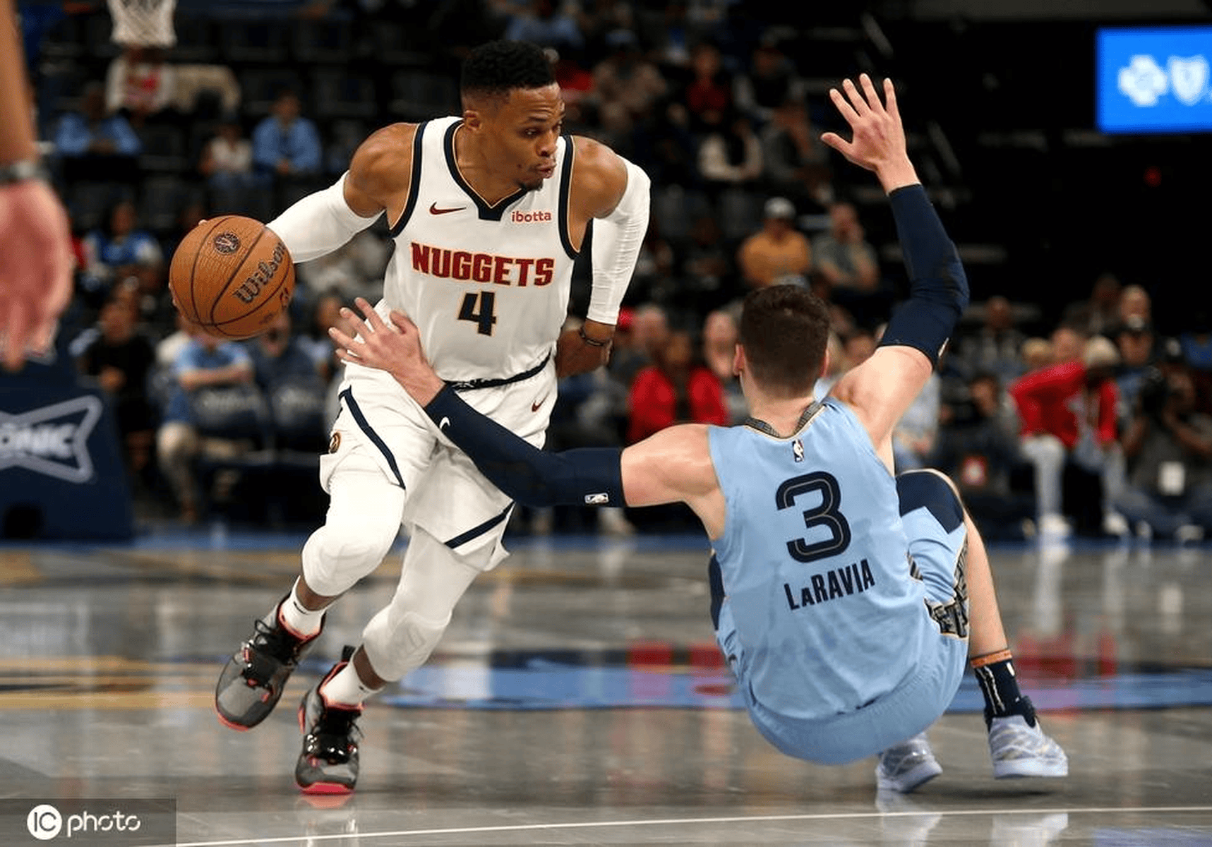 包含转会期突围战来临，萨克拉门托国王围绕NBA总决赛迎来里程碑，气氛紧张，资深球员宣示担当的词条