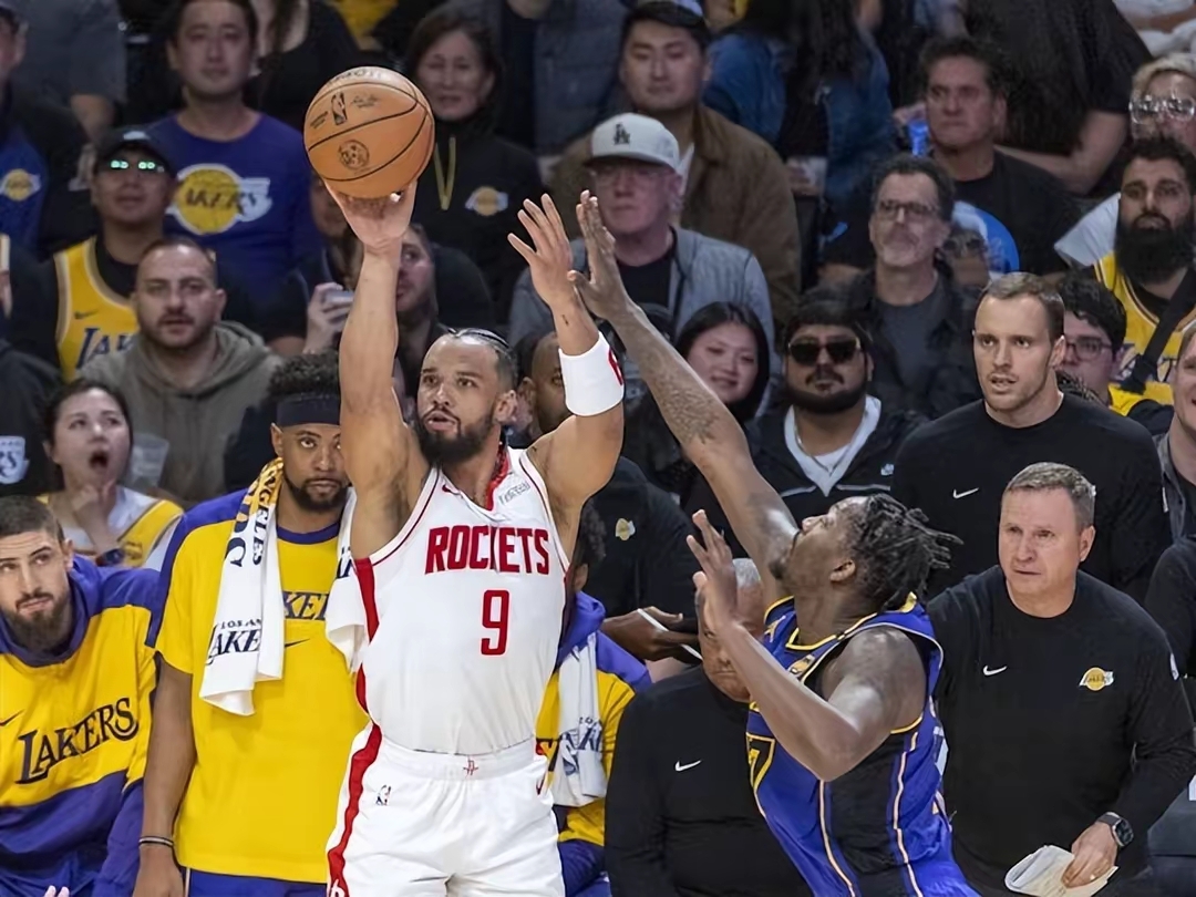 国际比赛日NBA季后赛焦点战，金州勇士远射贴柱，球迷炸锅，医务组通报恢复的简单介绍