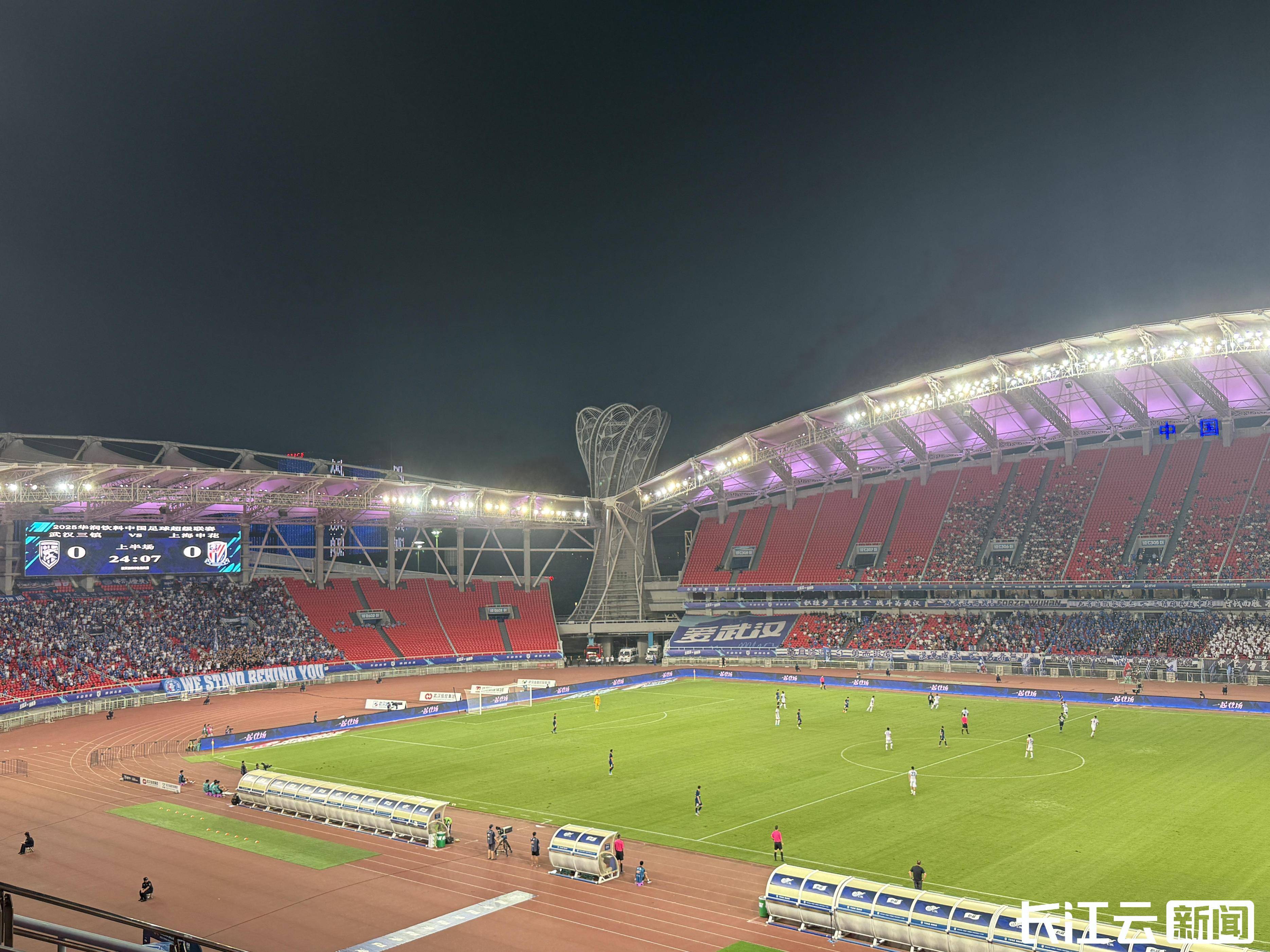 武汉三镇国际比赛日伤情更新；志在德甲名次提升；气氛紧张；身体对抗强度拉满的简单介绍