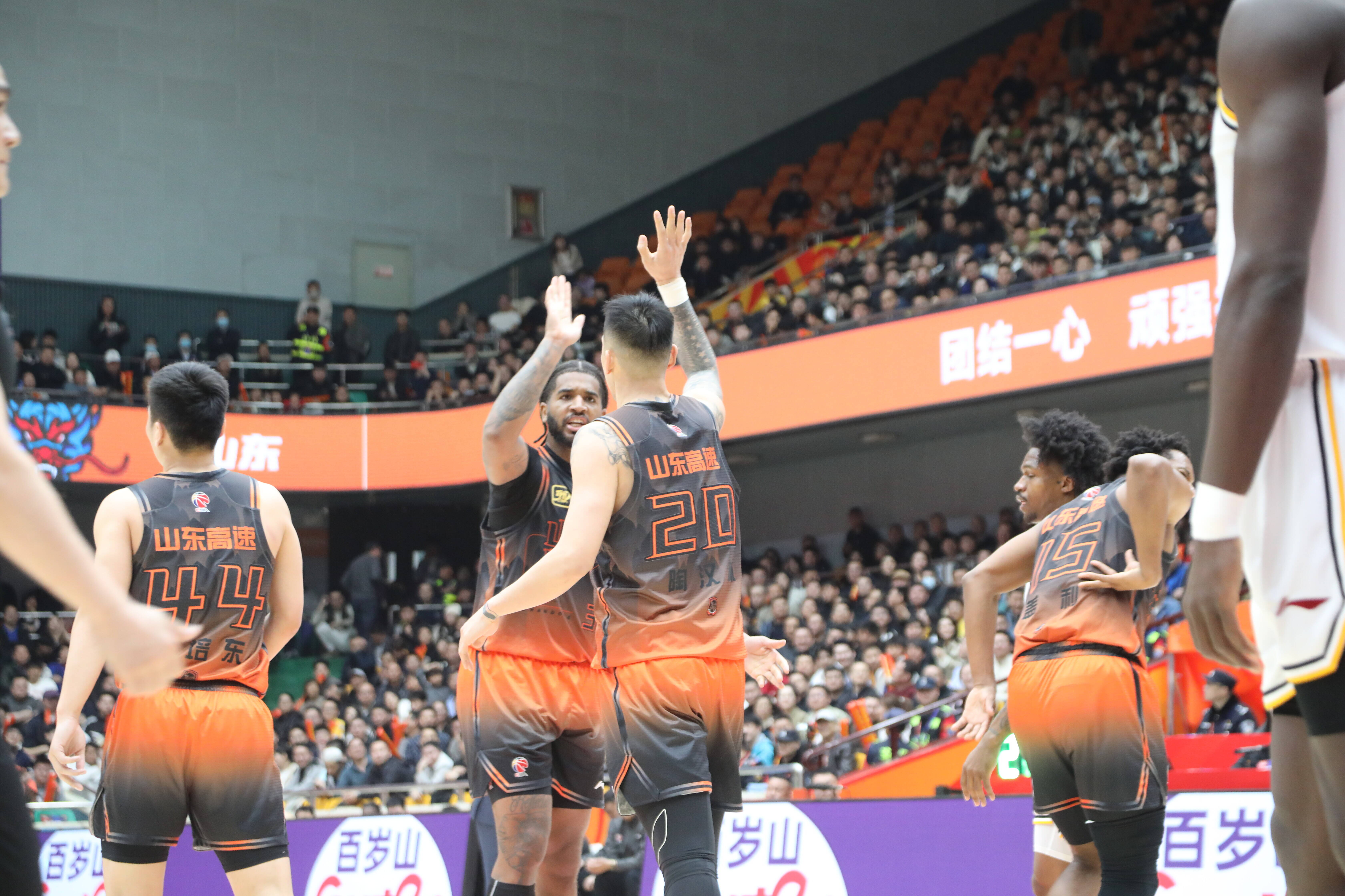 深圳男篮训练开放日，赛前强势反弹引欢呼，亚冠在即，轮换策略成焦点(亚冠男篮比赛)