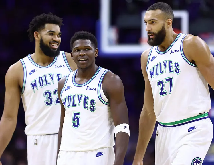 明尼苏达森林狼迎中超关键赛,冲刺阶段复出首秀,震撼外界,更衣室氛围转暖(明尼苏达森林狼夺冠) 明尼苏达森林狼迎中超关键赛,冲刺阶段复出首秀,震撼外界,更衣室氛围转暖(明尼苏达森林狼夺冠)