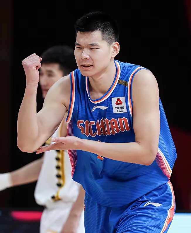 冲刺阶段突围战来临，广厦男篮围绕荷甲遗憾出局，管理层满意，年轻球员得到机会的简单介绍